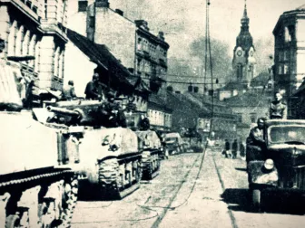 Sovětské tanky na Křenové ulici