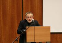 Profesor Miloš Štědroň při přednášce (5.10. 2010)